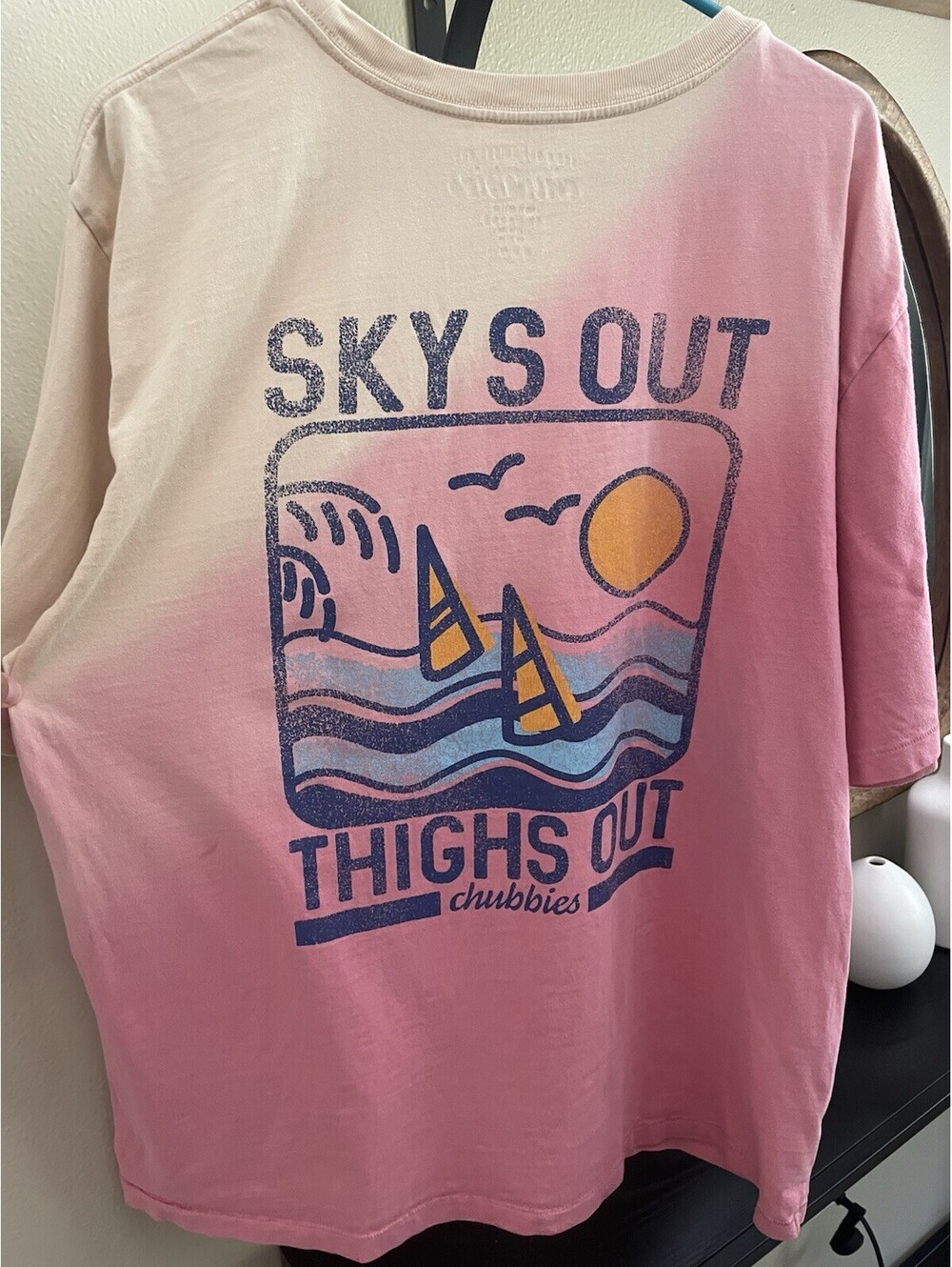 Men’s Chubbies T-Shirt Size 2XL Sky’s Out Thighs Out Pink